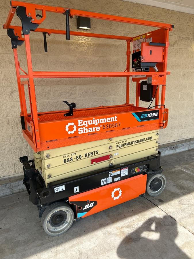 2025 JLG ES1932