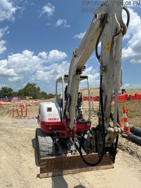 2024 TAKEUCHI TB250-2R