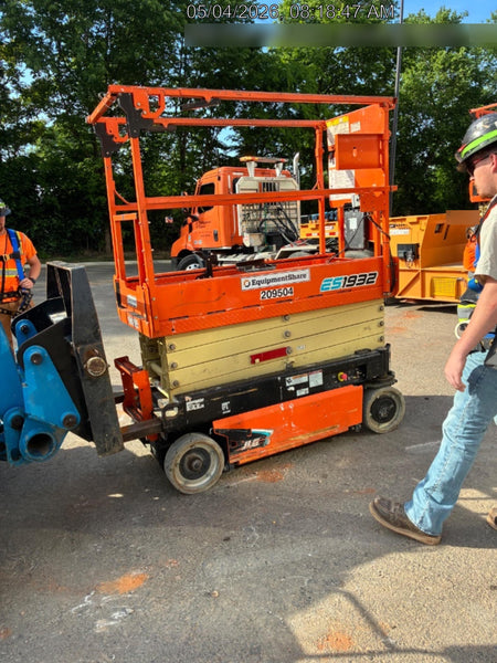 2022 JLG ES1932