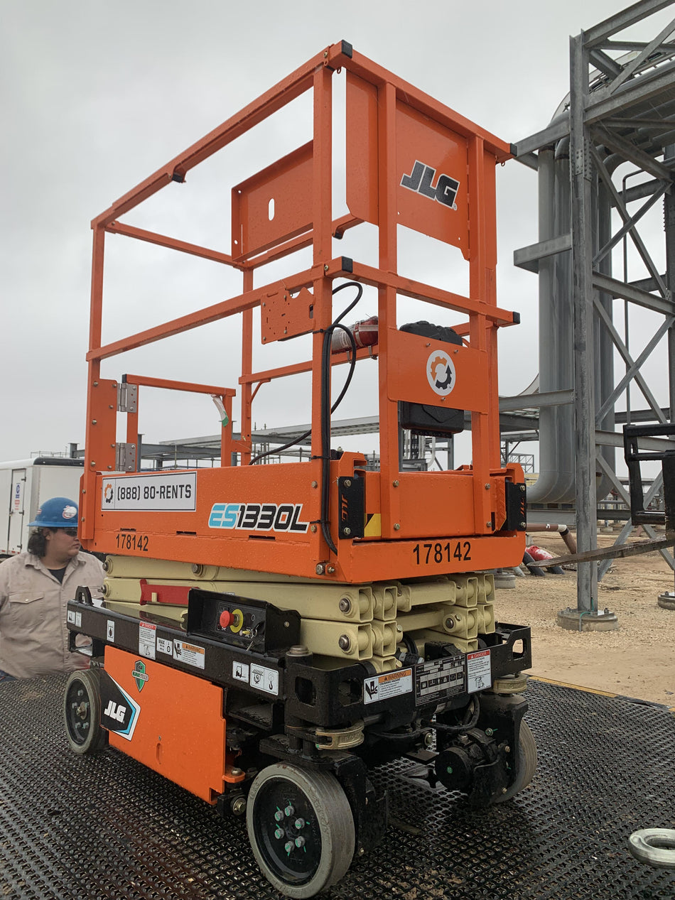 2021 JLG ES1330L
