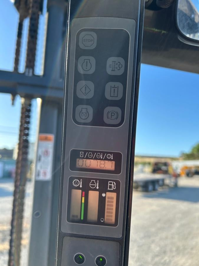 2023 CASE 588H