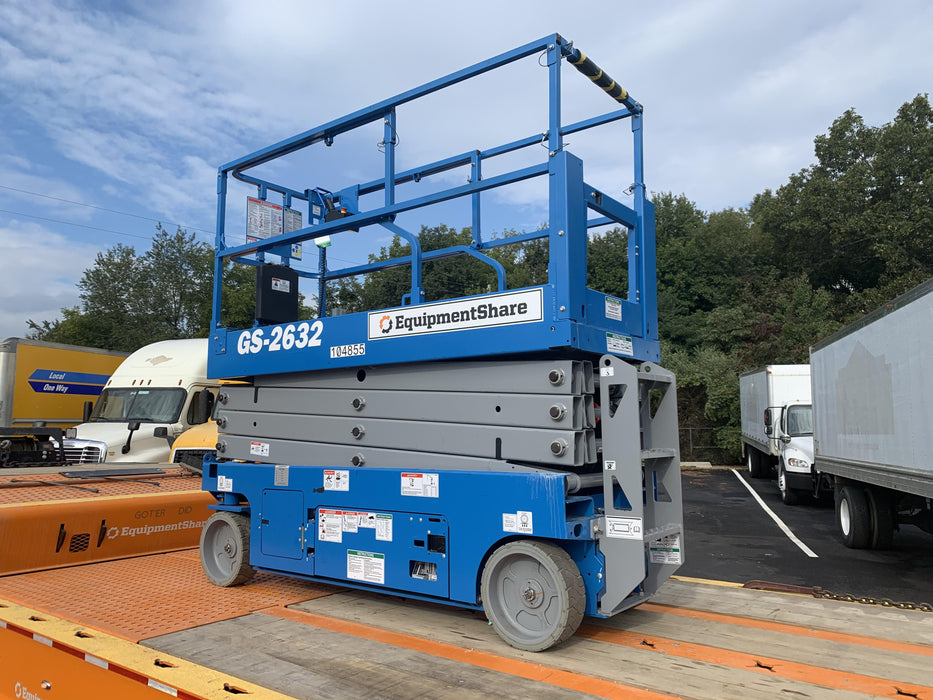 2020 Genie GS-2632 Solid NM Tires, Folding Rails with Half-Height Swing Gate, Beacon