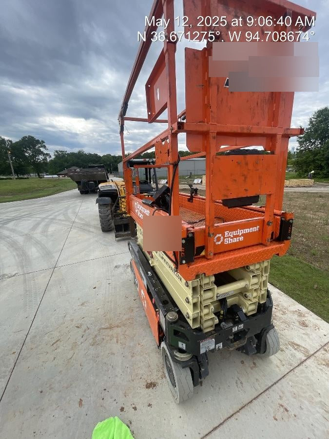 2023 JLG ES1932