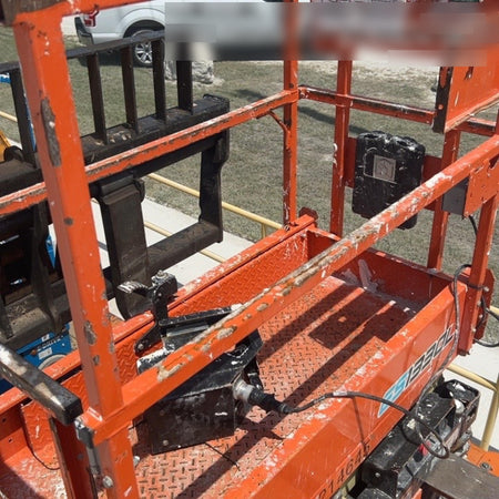2022 JLG ES1330L