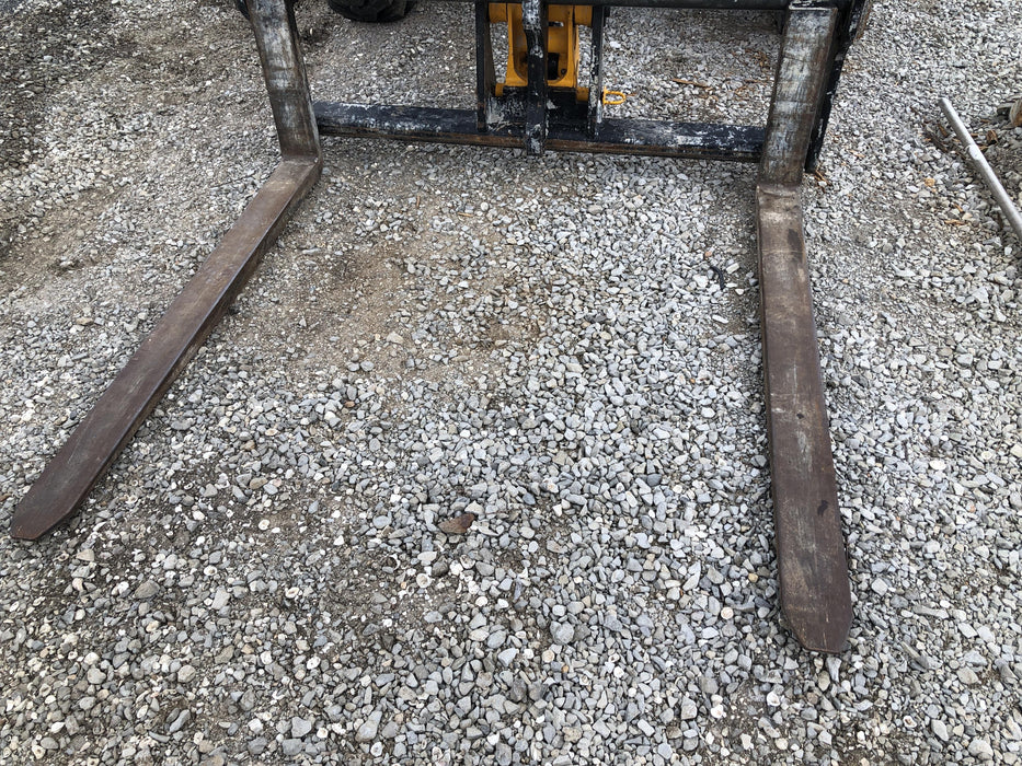 2019 JCB 509-42 Cab/Heat/Air, 74 HP, Solid Tires, STD Worklight, Beacon, Aux Hydraulics, Lifting Eye, Back up Alarm w/66" Carriage/60" Forks