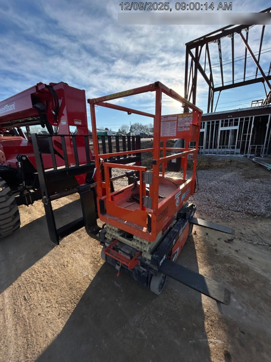 2022 JLG ES1330L