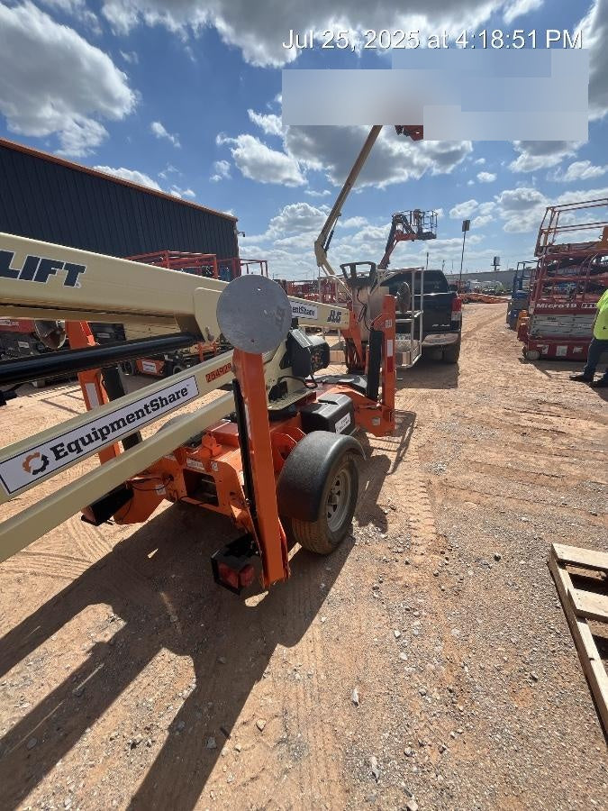 2022 JLG T350