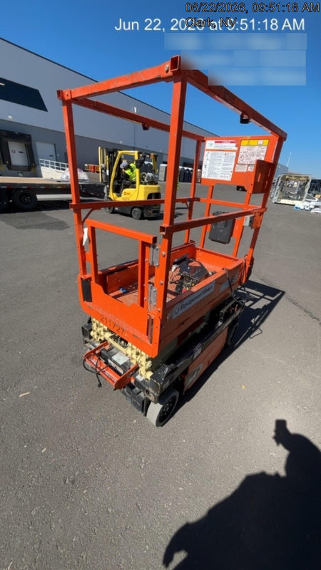 2022 JLG ES1330L