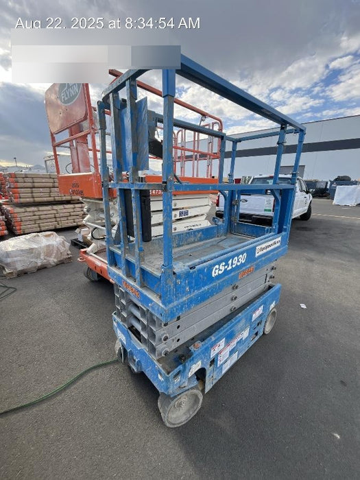 2020 Genie GS-1930 Solid Non Marking Tires, Beacon, Folding rails with half height swing gate, 800W Inverter