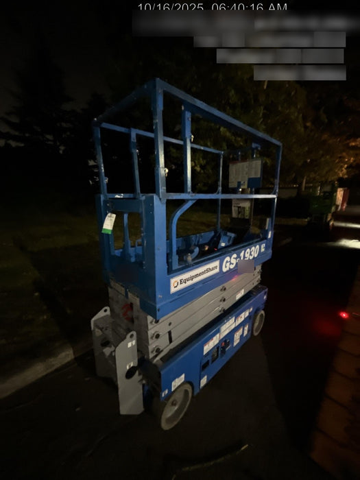 2020 Genie GS-1930 Solid Non Marking Tires, Beacon, Folding rails with half height swing gate, 800W Inverter