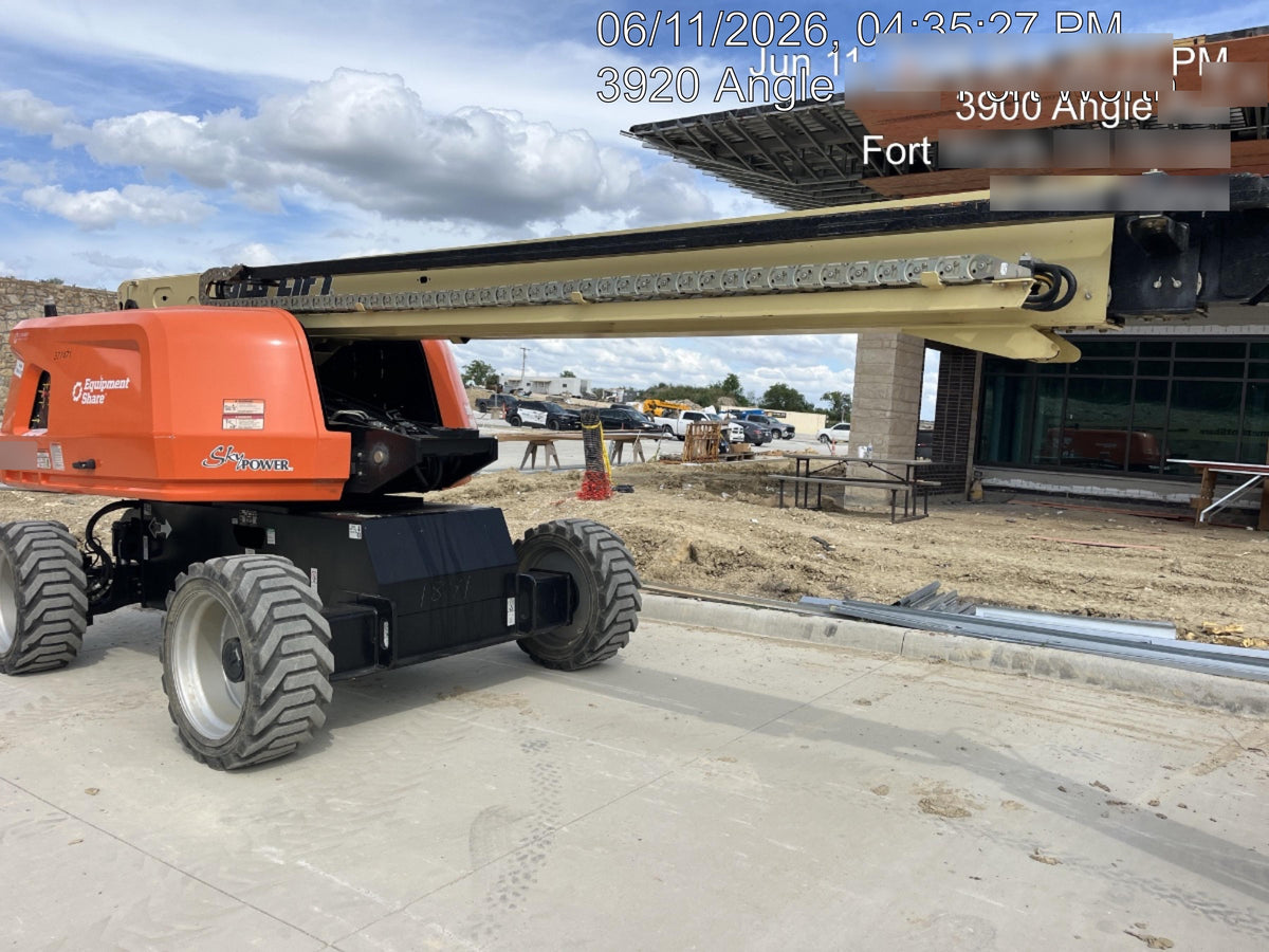 2023 JLG 660SJ