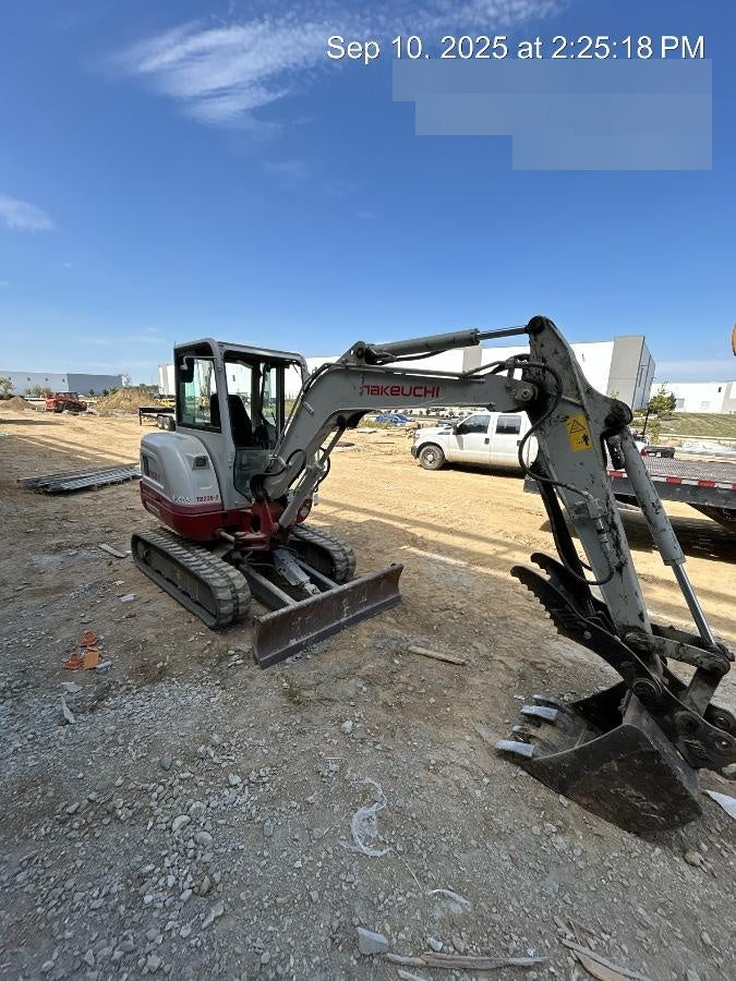 2020 TAKEUCHI TB235-2CR