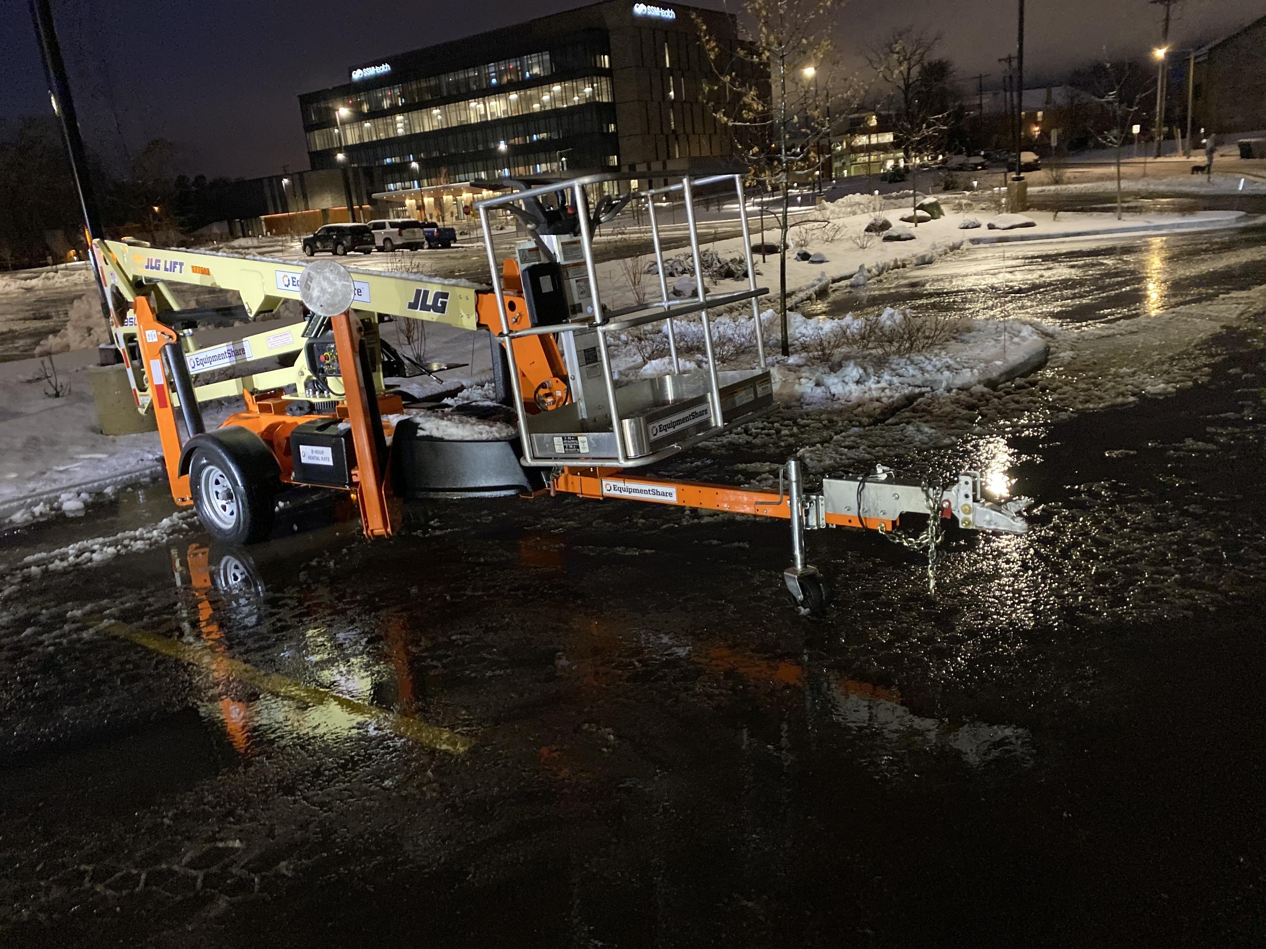 2021 JLG T350