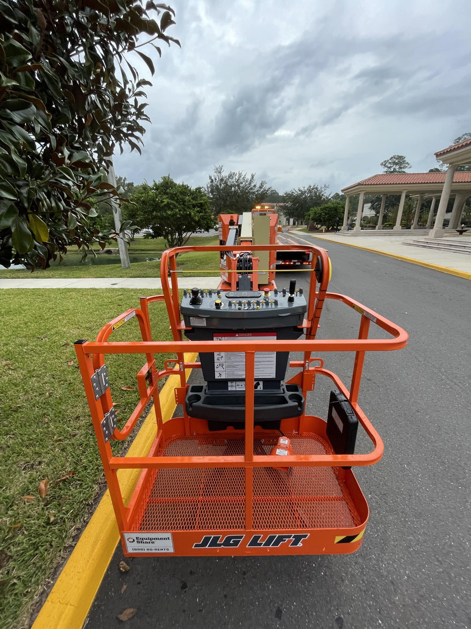 2022 JLG E300AJP
