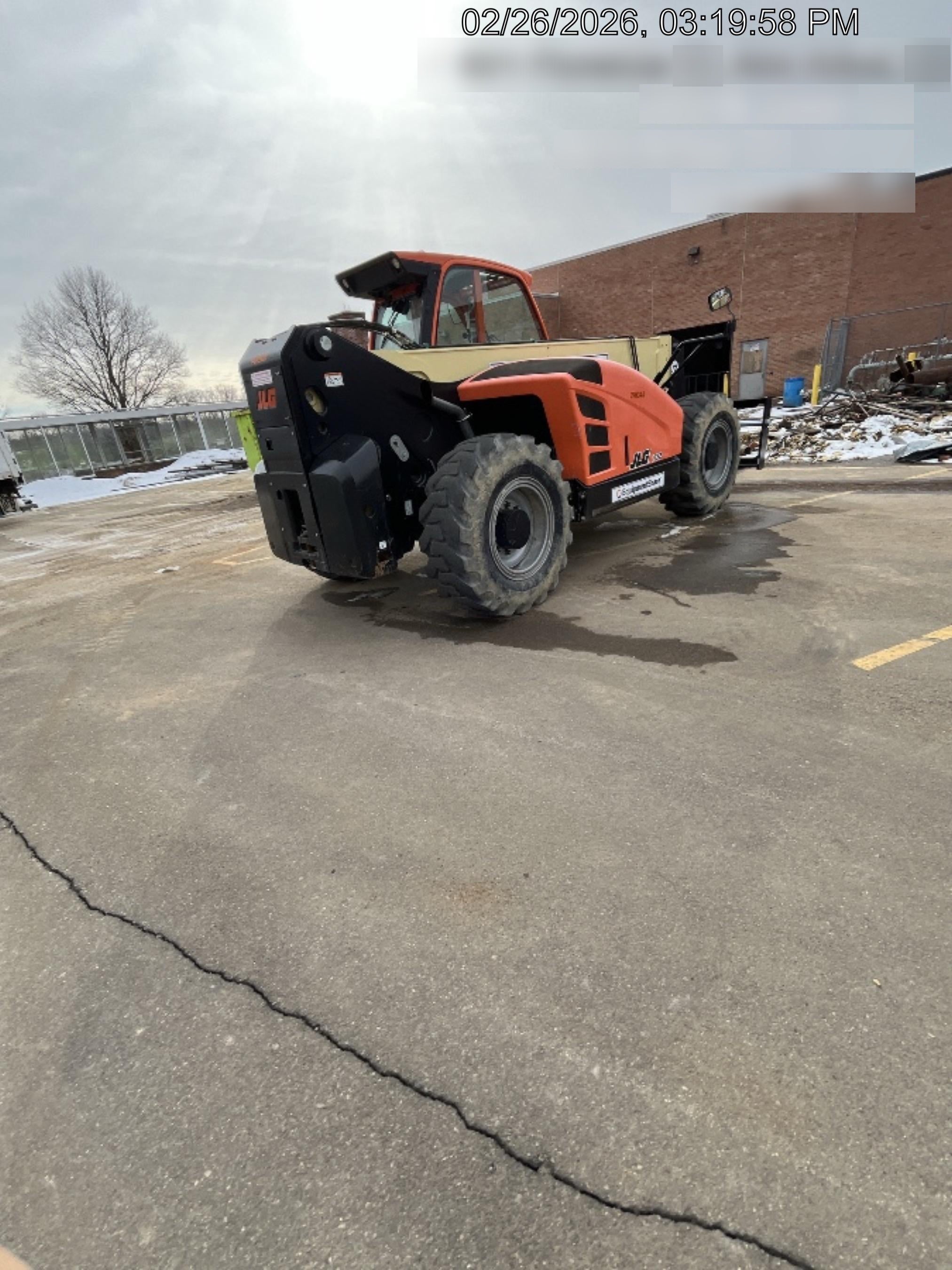 2023 JLG 1732
