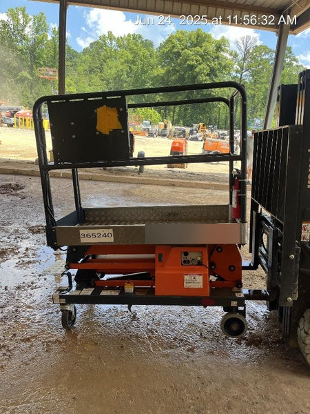 2023 JLG 1030P