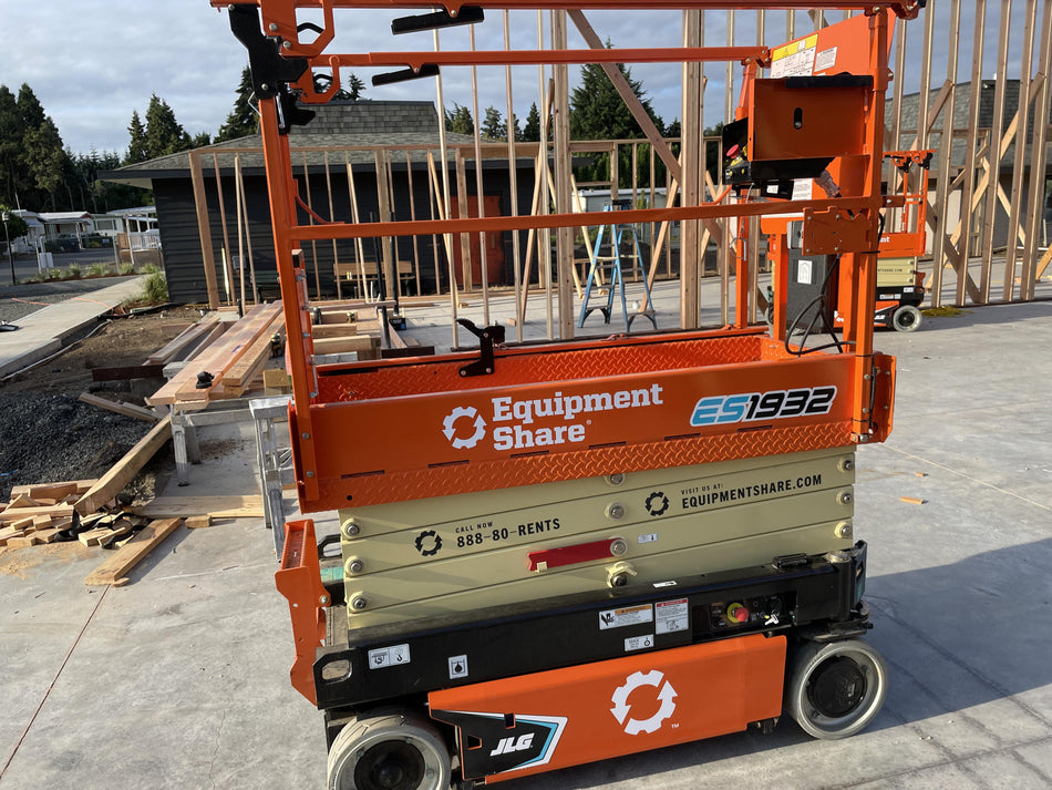2022 JLG ES1932