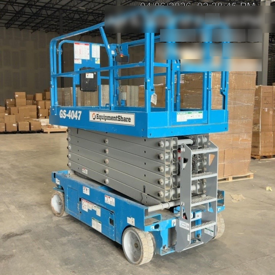 2019 Genie GS-4047 Folding rails with half height swing gate