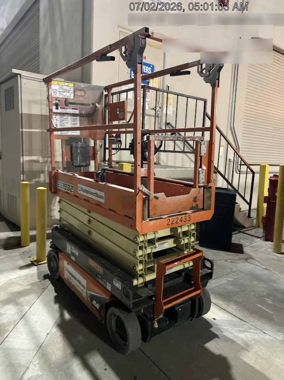 2022 JLG ES1932