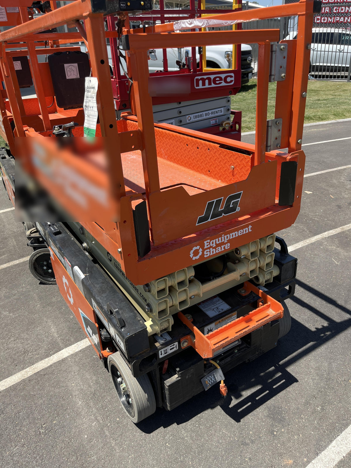 2022 JLG ES1330L