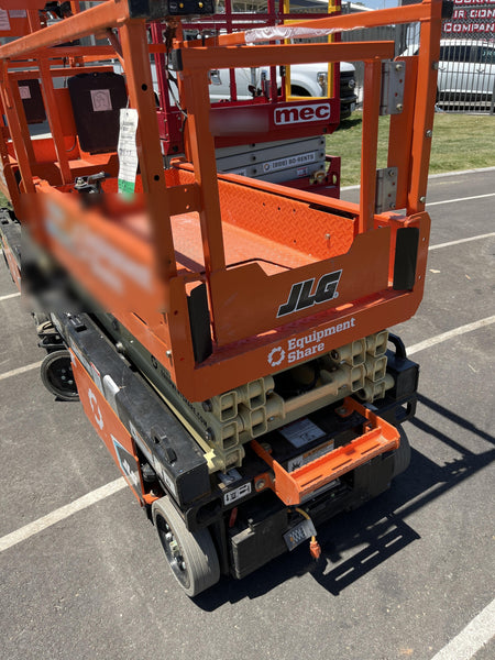 2022 JLG ES1330L