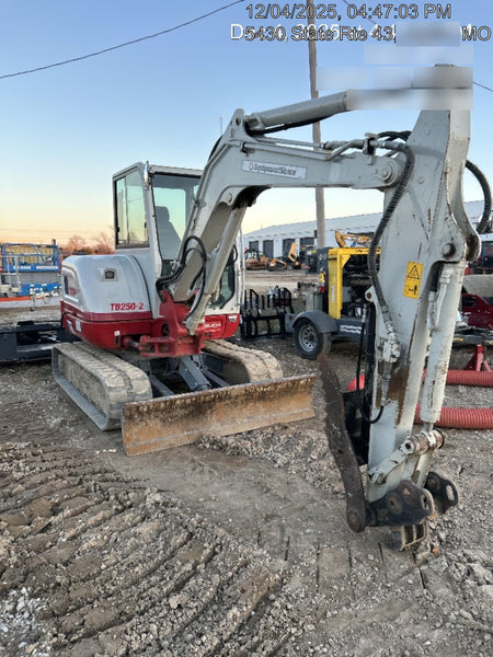 2023 TAKEUCHI TB250-2CR