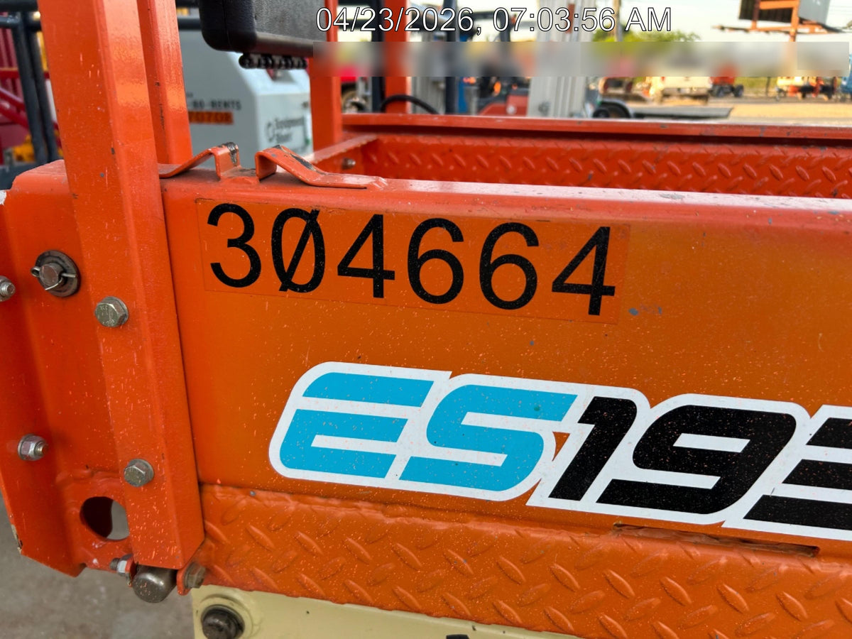 2023 JLG ES1932