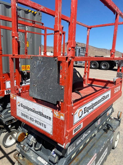 2020 Skyjack SJIII-3219 Solid NM Tires, Half height spring hinged entry gate, Dual Beacons, 800W Inverter