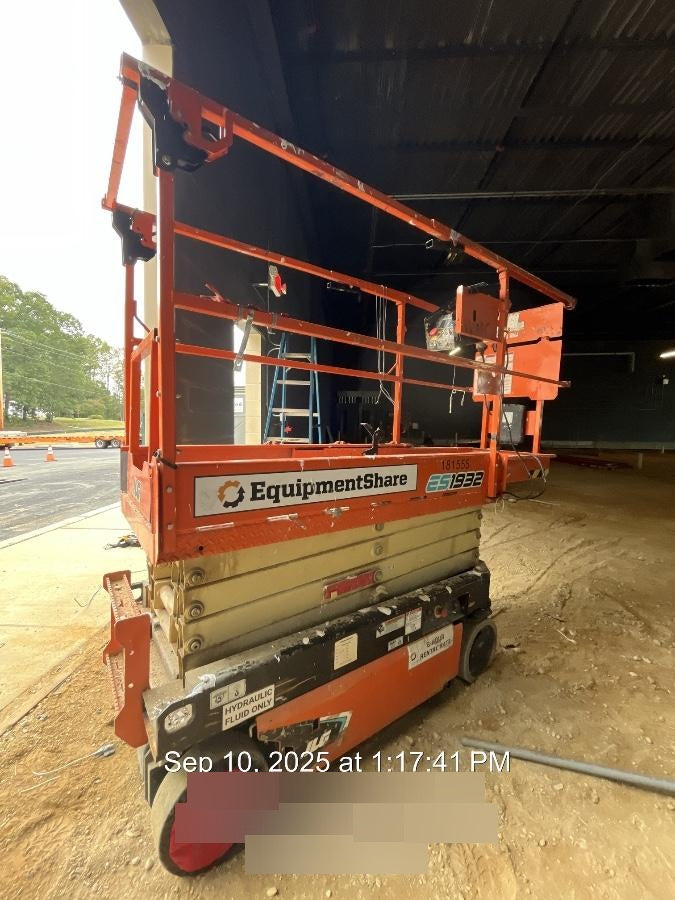 2021 JLG ES1932