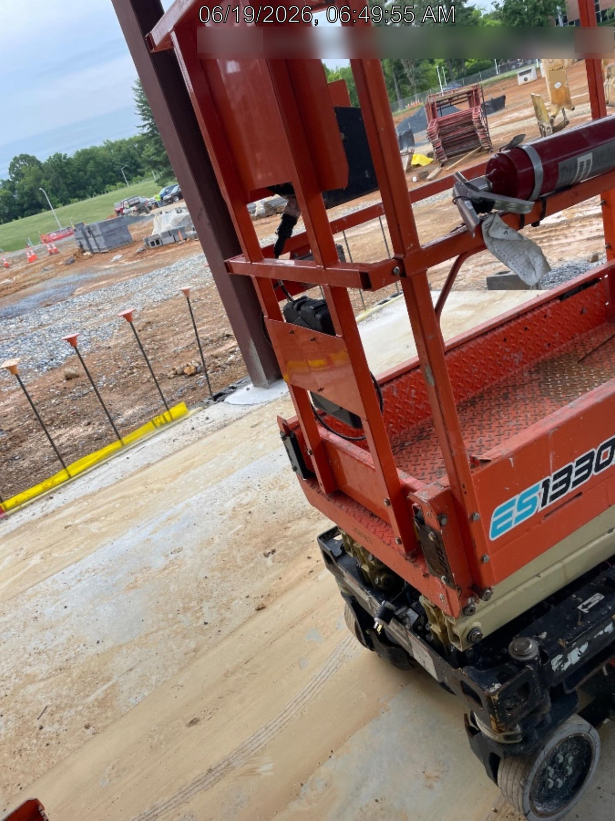 2022 JLG ES1330L