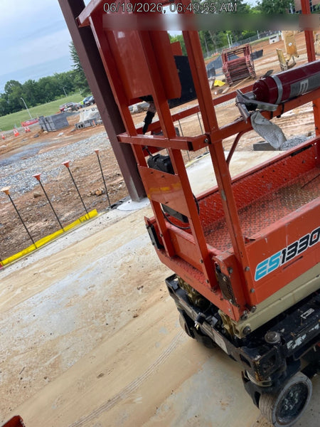 2022 JLG ES1330L