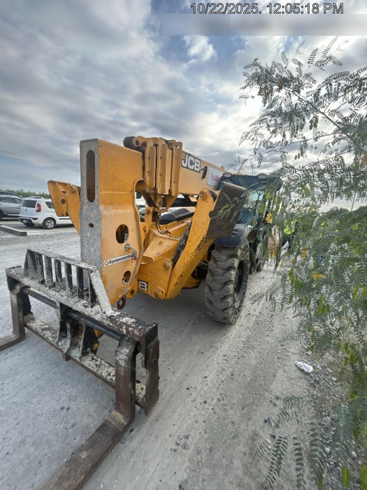 2019 JCB 512-56 Enclosed Cab, 109 HP, Solid Tires, Worklights, Beacon, Aux Hydraulics, Lifting Eye 60" Carriage/60" Forks