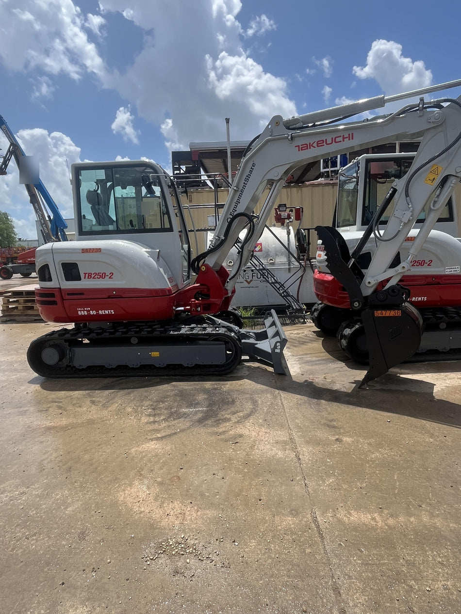 2025 TAKEUCHI TB250-2CR