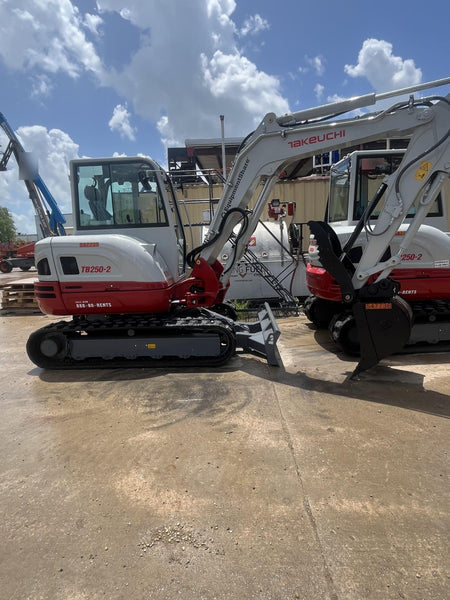 2025 TAKEUCHI TB250-2CR