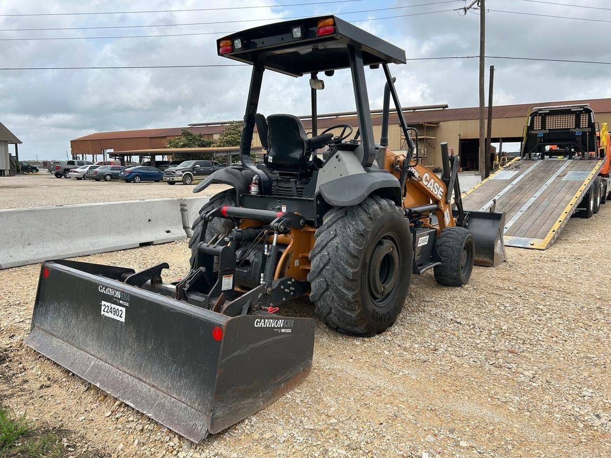 2022 CASE 570N EP