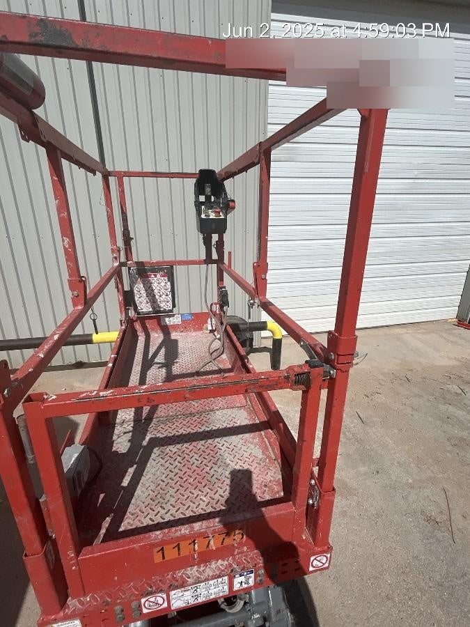 2020 Skyjack SJIII-3219 Solid NM Tires, Half height spring hinged entry gate, Dual Beacons, 800W Inverter
