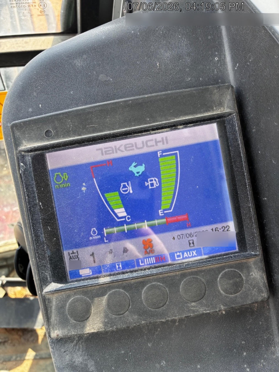 2021 TAKEUCHI TB235-2CR
