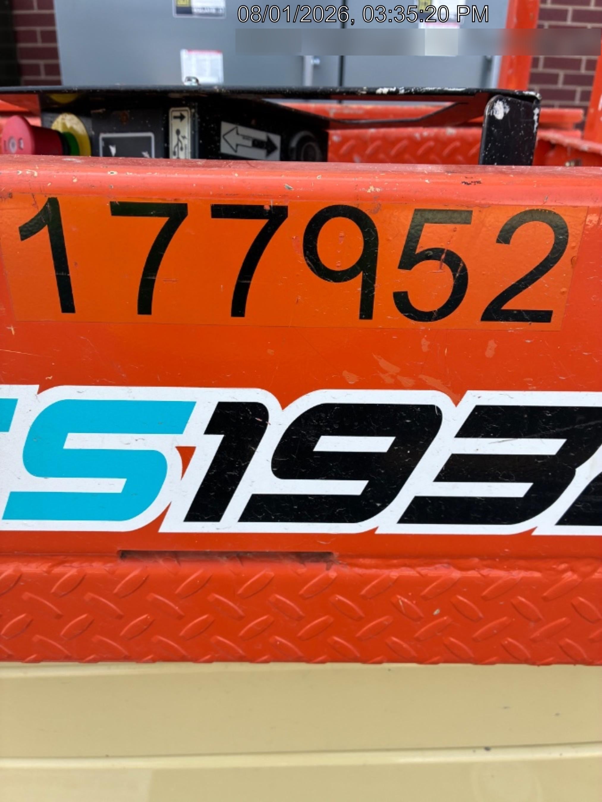 2021 JLG ES1932