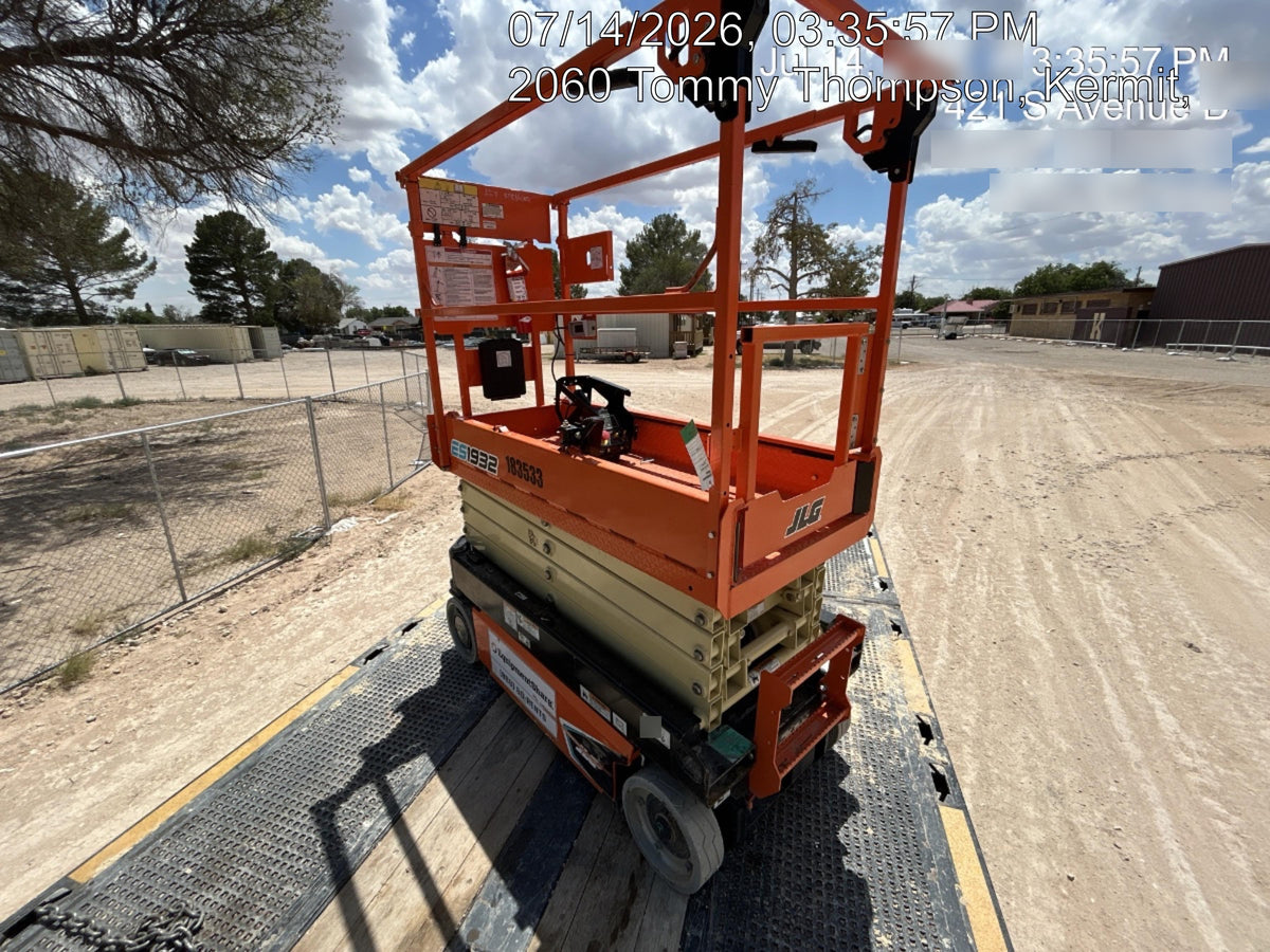 2021 JLG ES1932