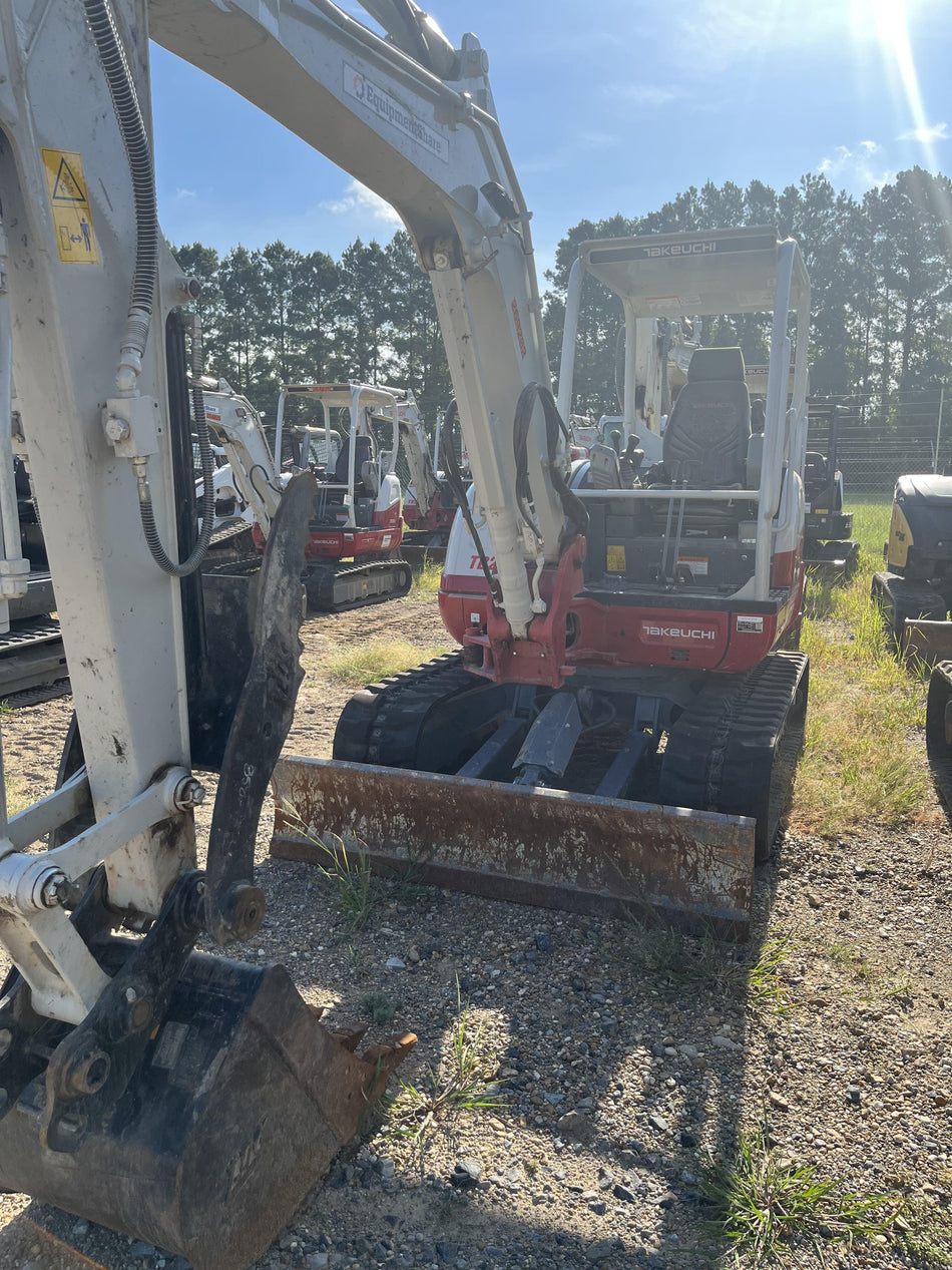 2022 TAKEUCHI TB250-2R