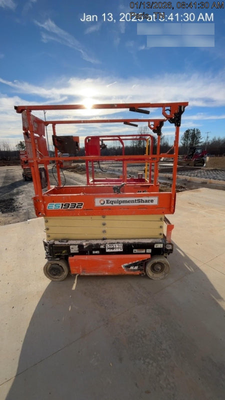 2021 JLG ES1932