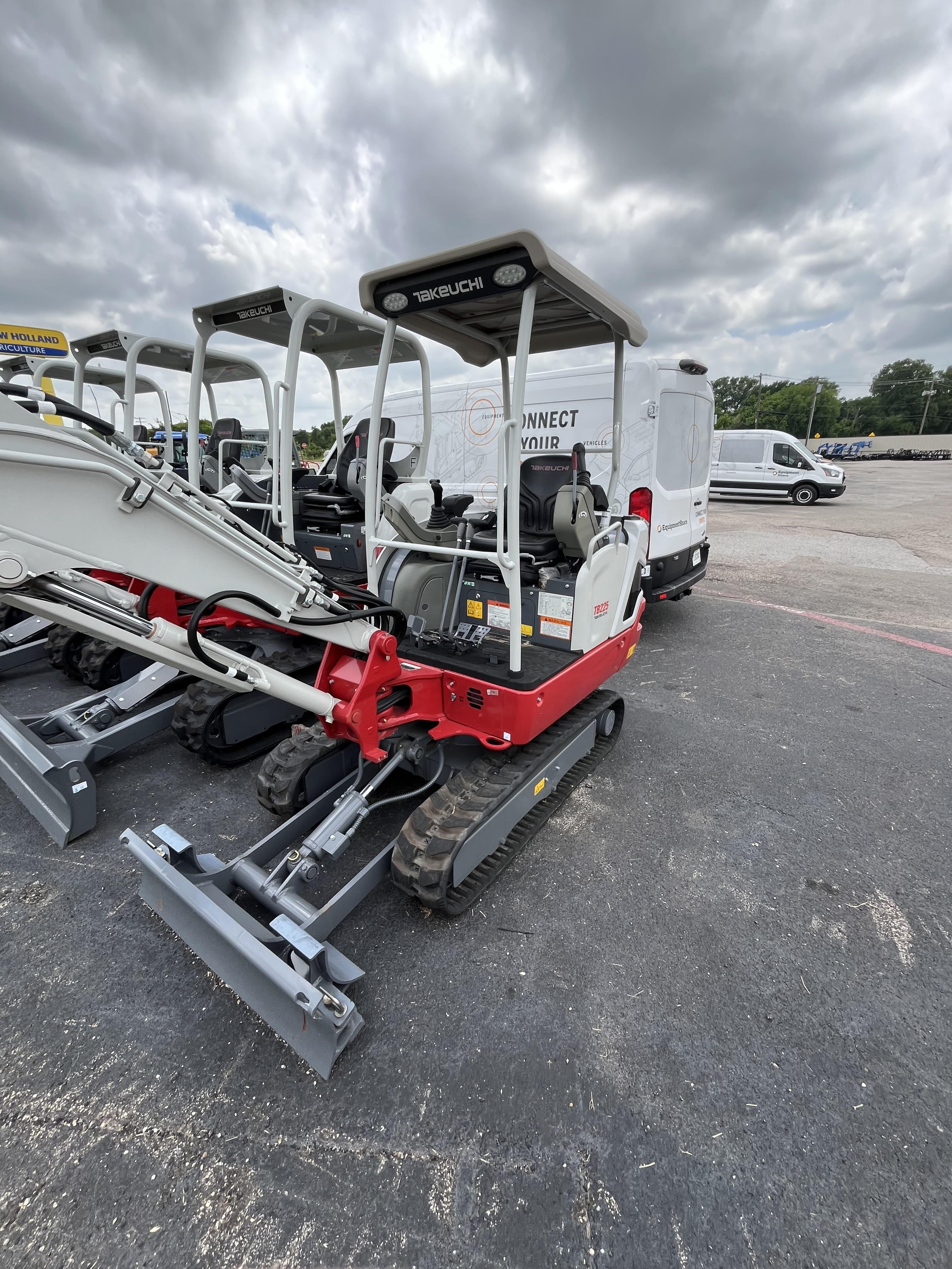 2023 TAKEUCHI TB225R
