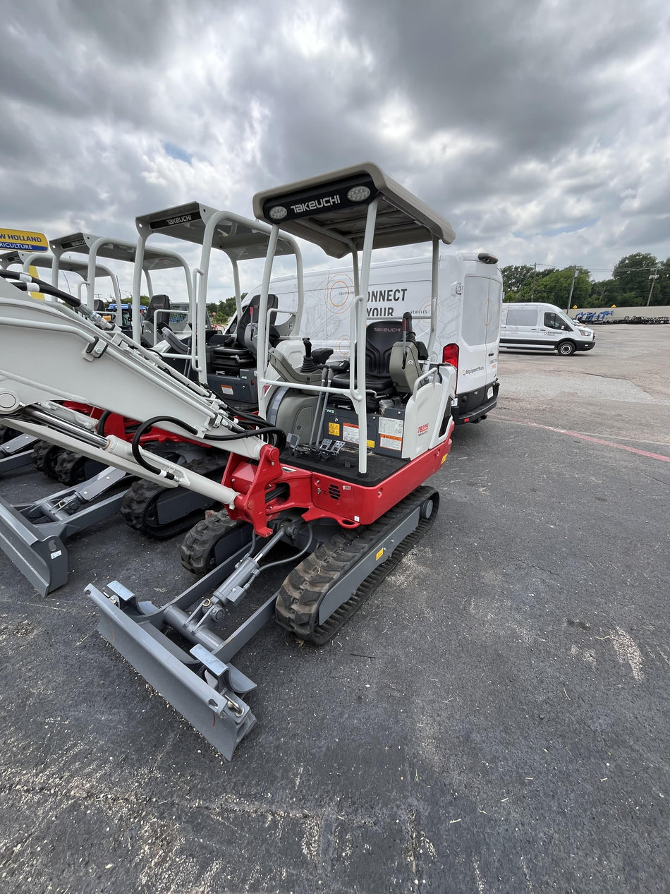 2023 TAKEUCHI TB225R