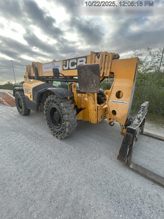 2019 JCB 512-56 Enclosed Cab, 109 HP, Solid Tires, Worklights, Beacon, Aux Hydraulics, Lifting Eye 60" Carriage/60" Forks