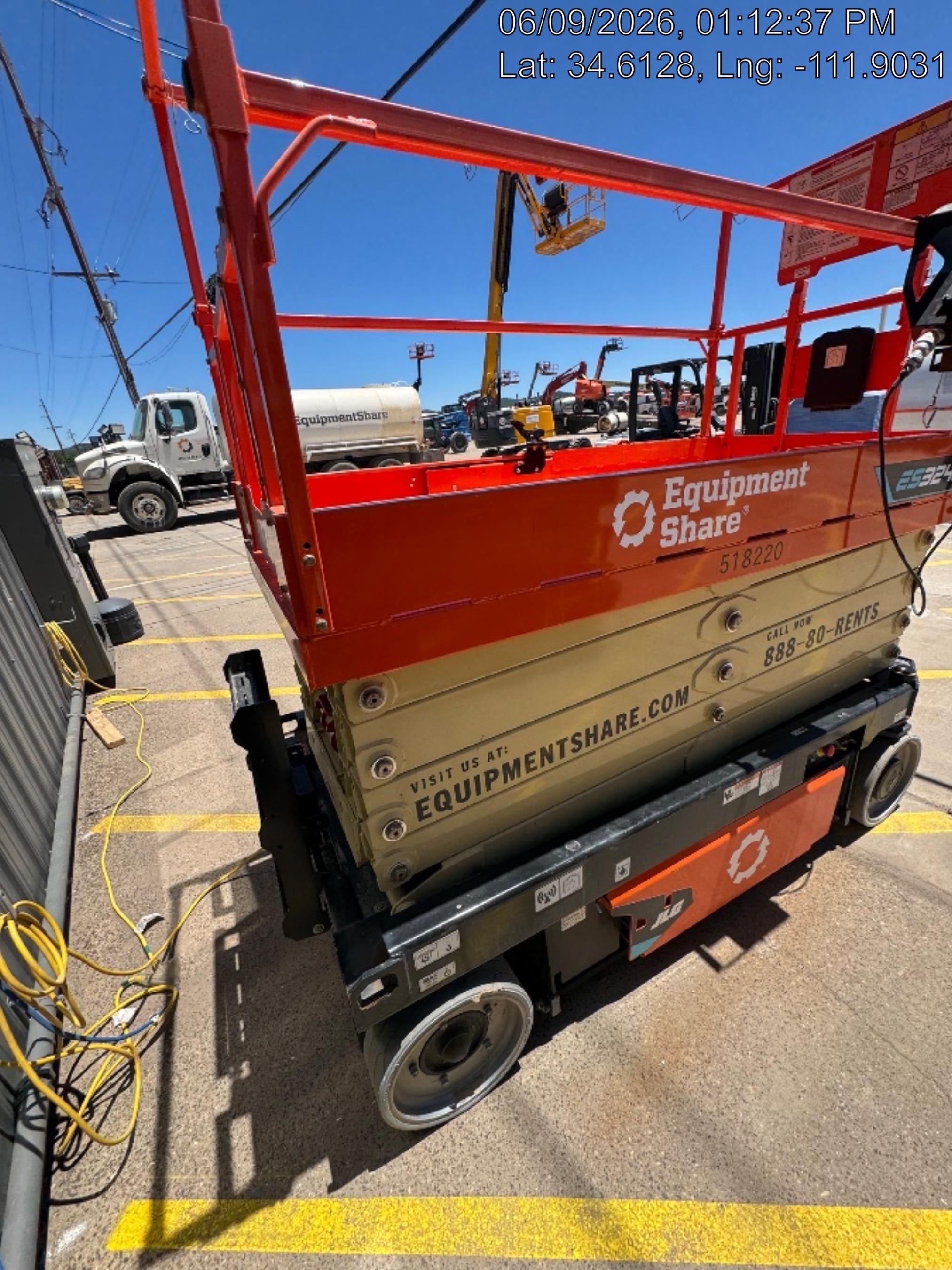 2025 JLG ES3246