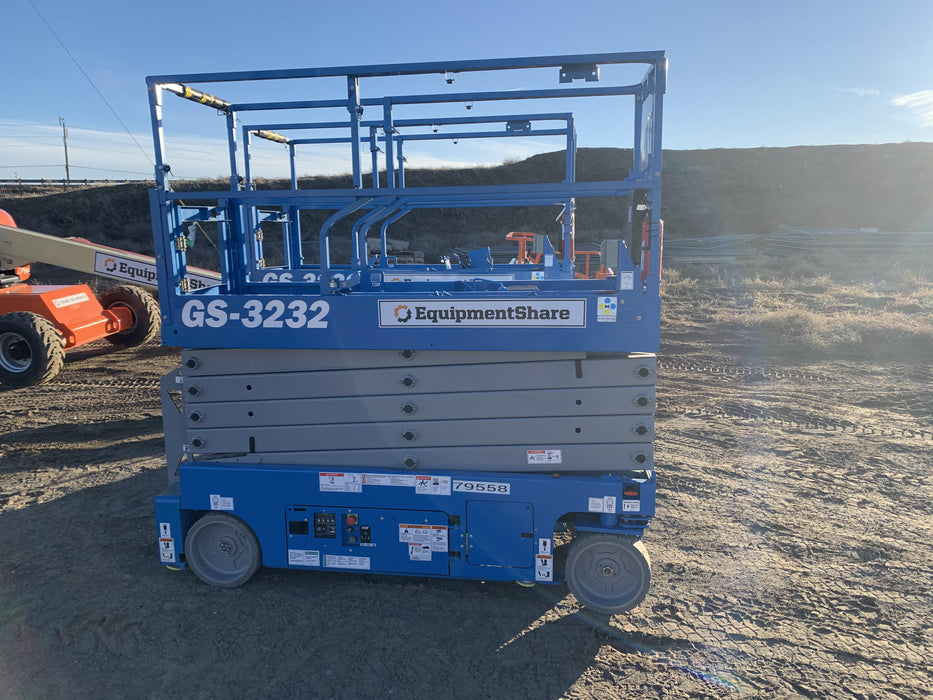 2020 Genie GS-3232 Standard, Folding half height swing gate, 800W Inverter