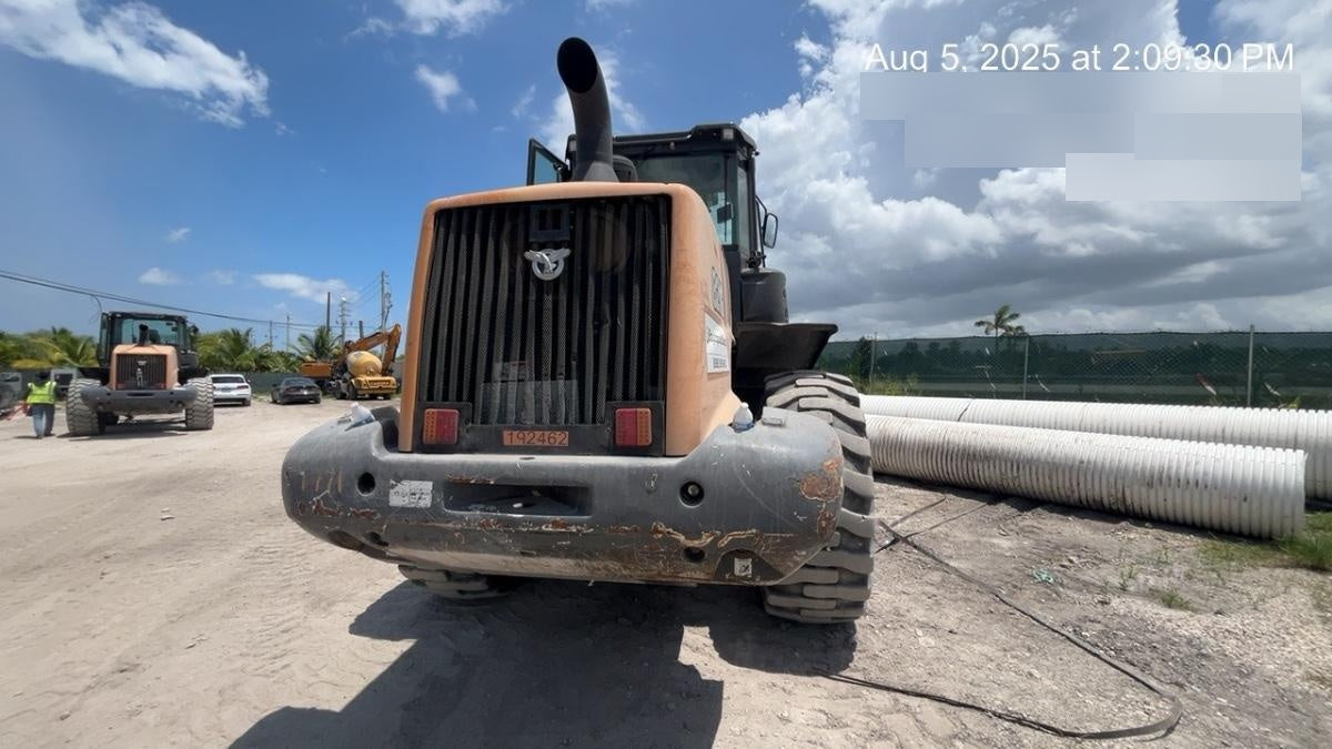 2018 Case 821G CLOSED CAB, JRB 418 STYLE HYD COUPLER