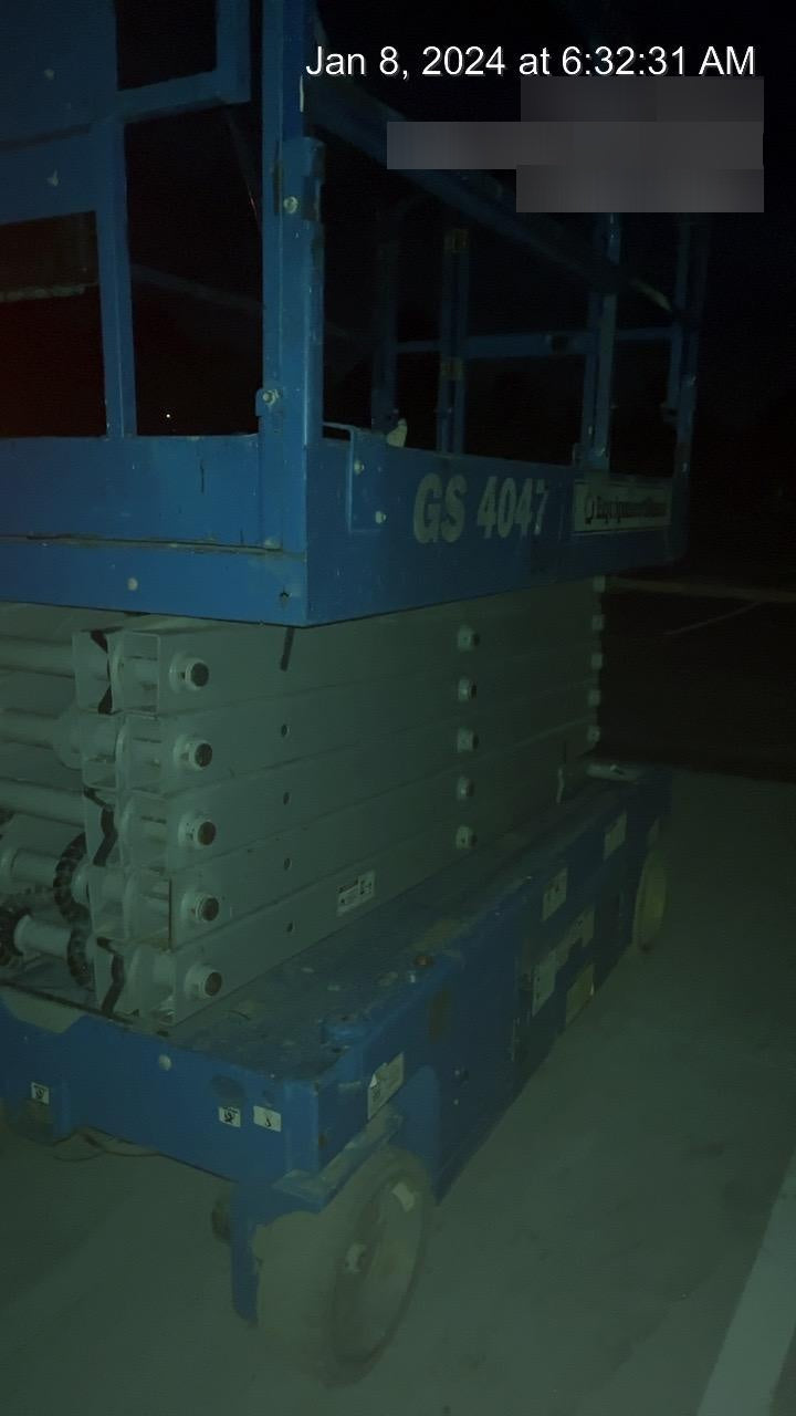 2019 Genie GS-4047 Folding rails with half height swing gate