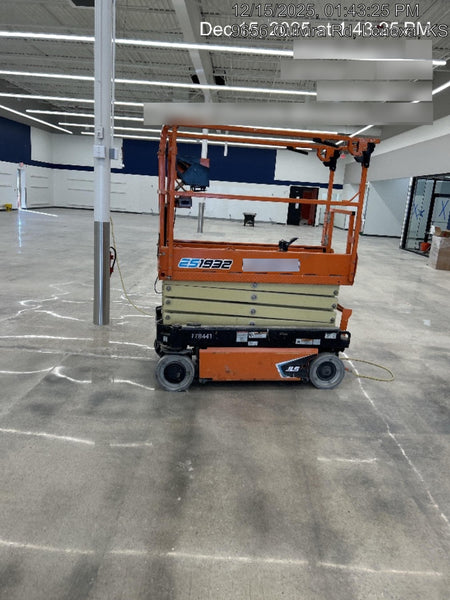 2021 JLG ES1932