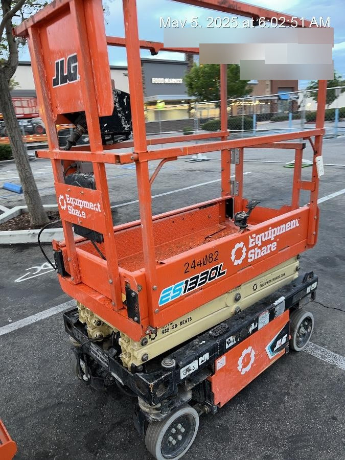 2022 JLG ES1330L